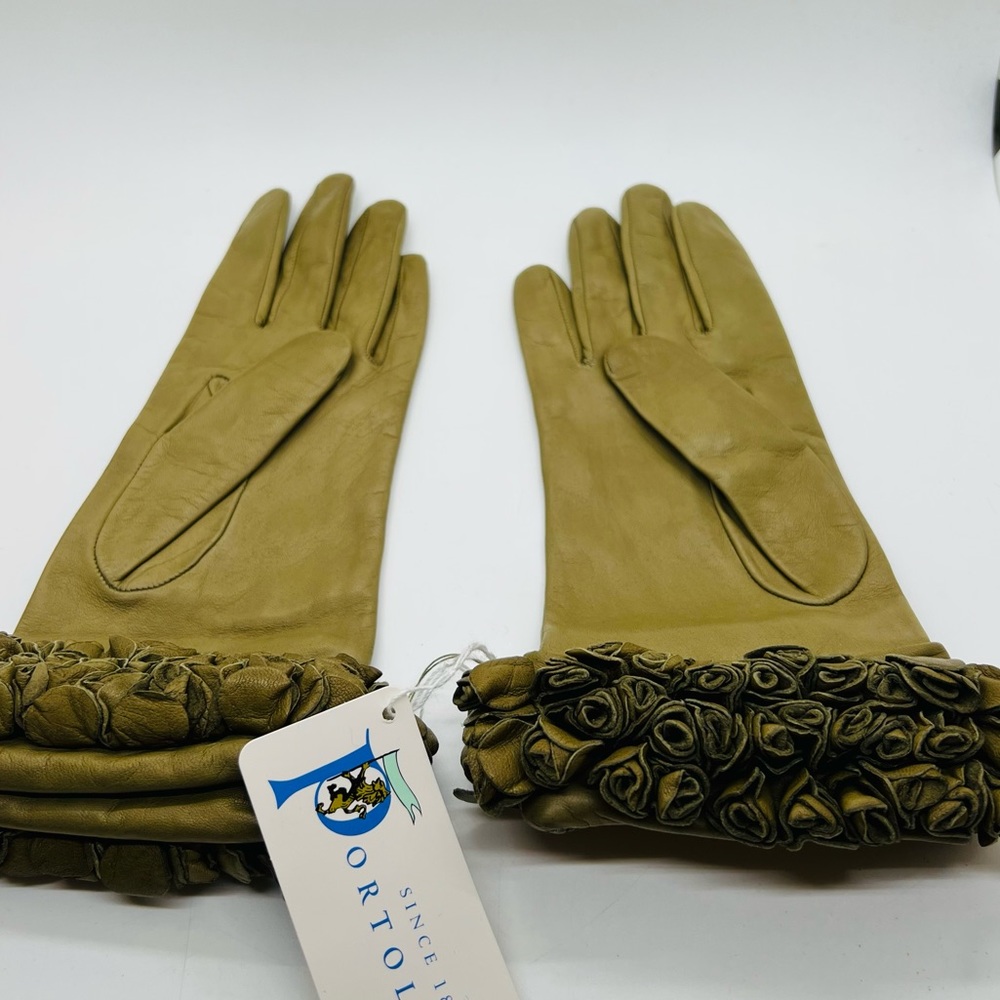 NWT Portolano Leather gloves 9” with Silk Lining. Khaki green. Medium.
